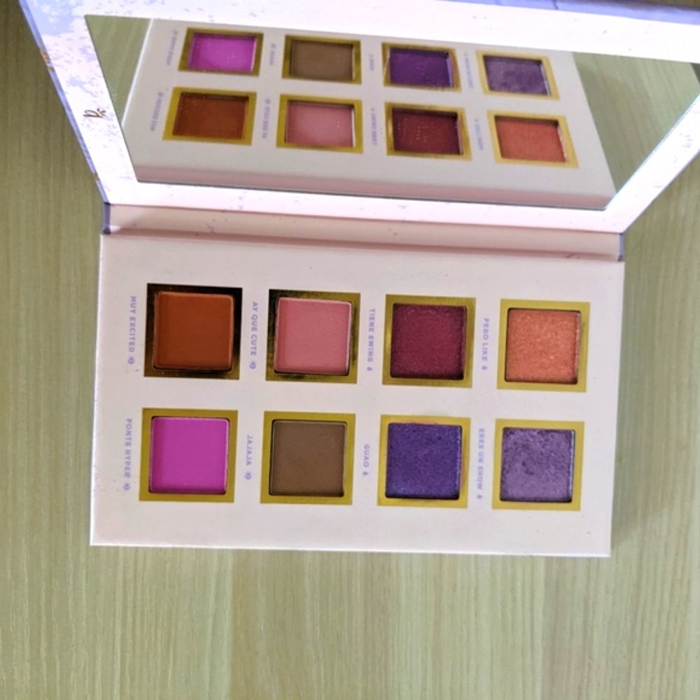 Alamar cosmetics Spanglish Press pigment palette